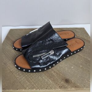 Cadwyn Slide Sandal In Black Leather 7.5 NWT